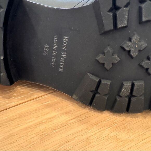 ON WHITE MEN
Larrado Black - Picture 9 of 12